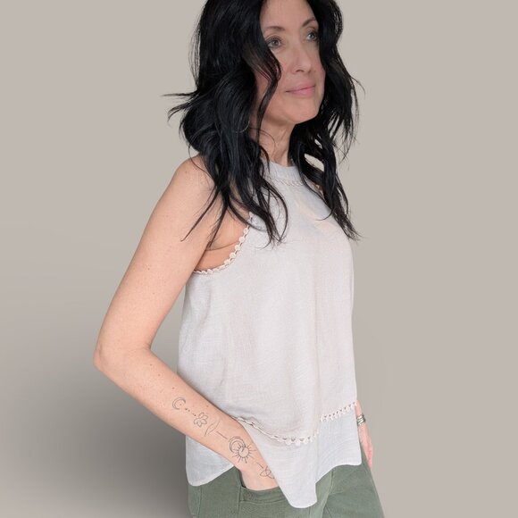 By & By Linen A-line Tank Top with Scallop RicRac Trim - Medium - Picture 2 of 10